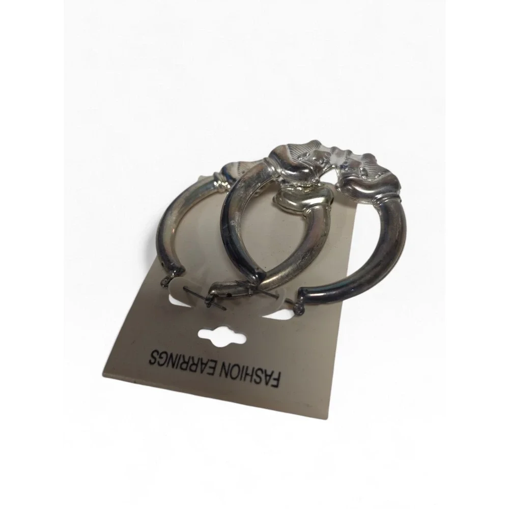 NEW Vintage Egyptian Pharaoh Head Hoop Earrings Silver Tone Tut Mask CARD NOS - Picture 2 of 4